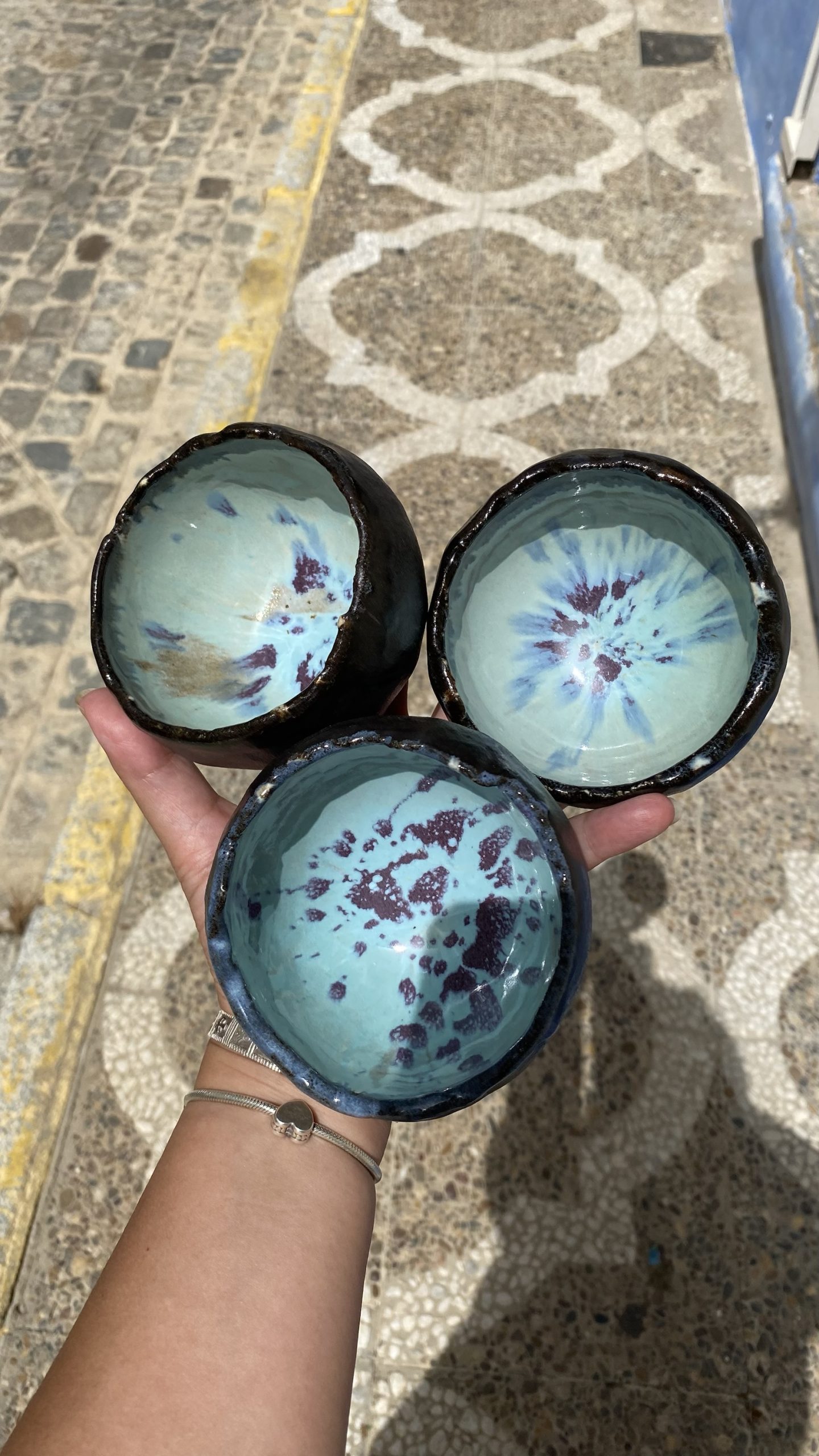 Colección Cocos · Conjunto de 3 cuencos artesanales de gres negro esmaltados a mano - Imagen 3